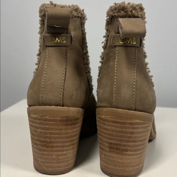 Toms Women's Brown Tan Heeled Ankle Boots with Faux Fur Trim Size 9 - Picture 4 of 9
